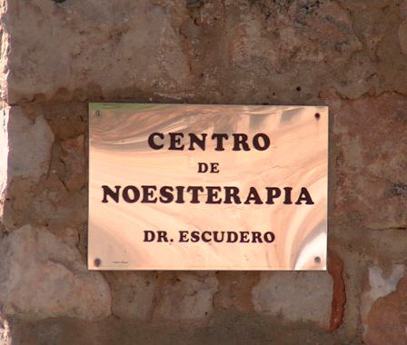 Parto Natural con Noesiterapia placa del centro de noesiterapia