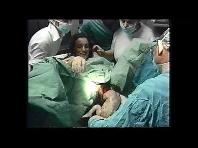 Parto Natural con Noesiterapia mujer ve a su bebé
